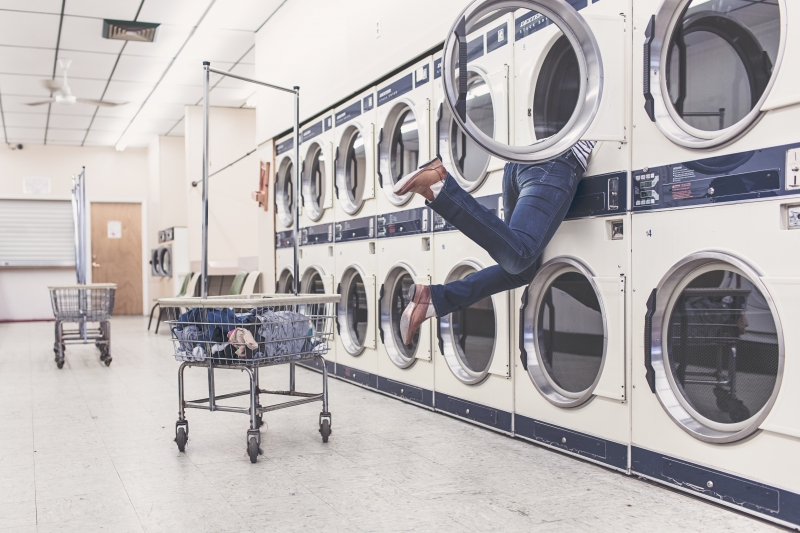 magasin-LE LAVANDOU-min_people-woman-laundry-laundromat-interior-design-art-946996-pxhere.com